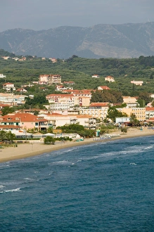 Images Dated 4th May 2006: GREECE-Ionian Islands-ZAKYNTHOS-PLANOS: Morning over resort