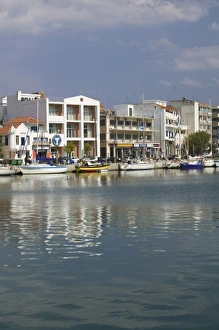 Images Dated 8th May 2006: GREECE, Northeastern Aegean Islands, LESVOS (Mytilini), Mytilini Town: Waterfront