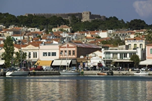 Images Dated 8th May 2006: GREECE, Northeastern Aegean Islands, LESVOS (Mytilini), Mytilini Town: Waterfront