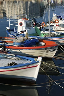 Images Dated 8th May 2006: GREECE, Northeastern Aegean Islands, LESVOS (Mytilini), Mytilini Town: Small Fishing