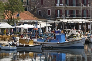 Images Dated 9th May 2006: GREECE, Northeastern Aegean Islands, LESVOS (Mytilini), Mithymna (Molyvos): Fishing