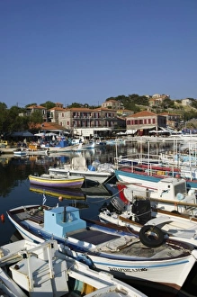 Images Dated 9th May 2006: GREECE, Northeastern Aegean Islands, LESVOS (Mytilini), Mithymna (Molyvos): Fishing