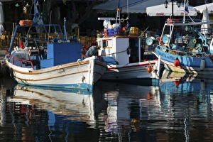 Images Dated 9th May 2006: GREECE, Northeastern Aegean Islands, LESVOS (Mytilini), Mithymna (Molyvos): Fishing