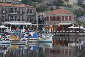Images Dated 9th May 2006: GREECE, Northeastern Aegean Islands, LESVOS (Mytilini), Mithymna (Molyvos): Fishing