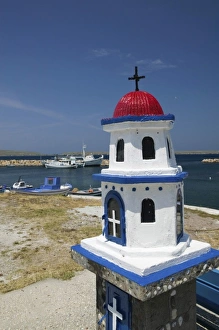 Images Dated 10th May 2006: GREECE, Northeastern Aegean Islands, LESVOS (Mytilini), Sigri: Westernmost port on Lesvos