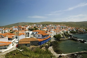 Images Dated 10th May 2006: GREECE, Northeastern Aegean Islands, LESVOS (Mytilini), Sigri: Westernmost port on Lesvos