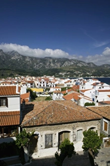 GREECE, Northeastern Aegean Islands, SAMOS, Kokkari: Resort Town with Mountain Mist