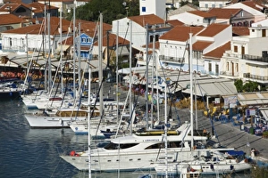Images Dated 14th May 2006: GREECE, Northeastern Aegean Islands, SAMOS, Pythagorio: Harbor View / Morning