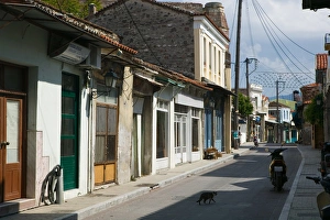 Images Dated 8th May 2006: GREECE-Northeastern Aegean Islands-LESVOS (Mytilini)-Mytilini Town: Buildings along Ermou Street