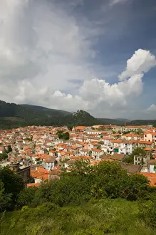 Images Dated 11th May 2006: GREECE-Northeastern Aegean Islands-LESVOS (Mytilini)-Agiasos: Hillside Town View