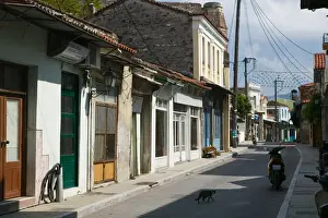Images Dated 8th May 2006: GREECE-Northeastern Aegean Islands-LESVOS (Mytilini)-Mytilini Town: Buildings along Ermou Street