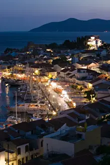 Images Dated 13th May 2006: GREECE-Northeastern Aegean Islands-SAMOS-Pythagorio: Harbor View / Evening
