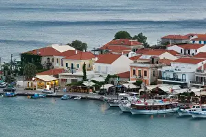 Images Dated 13th May 2006: GREECE-Northeastern Aegean Islands-SAMOS-Pythagorio: Harbor View / Evening