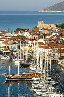 Images Dated 15th May 2006: GREECE-Northeastern Aegean Islands-SAMOS-Pythagorio: Harbor View / Sunrise