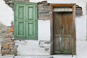 Images Dated 12th May 2006: GREECE-Northeastern Aegean Islands-SAMOS-Vathy (Samos Town): Ano Vathy Village- Old