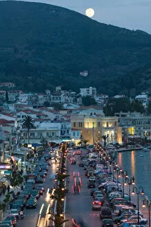 Images Dated 12th May 2006: GREECE-Northeastern Aegean Islands-SAMOS-Vathy (Samos Town): View along Themistokleous