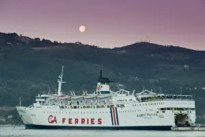Images Dated 15th May 2006: GREECE-Northeastern Aegean Islands-SAMOS-Vathy (Samos Town): Greek Island Ferry with
