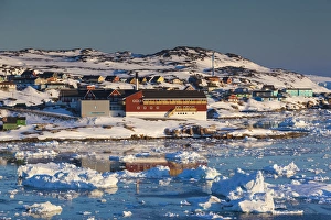 Images Dated 28th May 2015: Greenland, Disko Bay, Ilulissat, elevated town view with floating ice