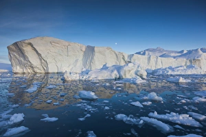 Greenland Collection: Greenland, Disko Bay, Ilulissat, floating ice at sunset