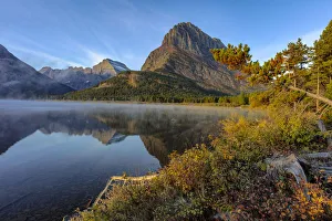 Images Dated 24th September 2018: Grinnell Point and Mt. Gould reflection into Swiftcurrent Lake in early autumn in