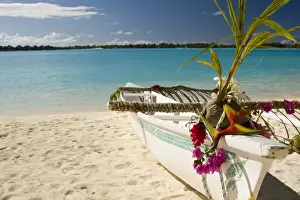 Images Dated 20th September 2007: Grounds and scenics of the new luxury St. Regis Resort in Bora Bora