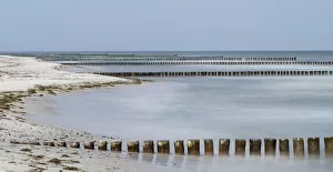 Germany Gallery: Groynes are protecting the coast outside the full protected Wilderness Area in the