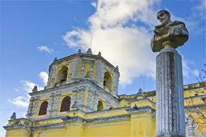 Images Dated 20th January 2008: Guatemala, Antigua. The church of La Merced was originally built in 1548. Its present