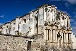 Images Dated 20th January 2008: Guatemala, Antigua. El Carmen Church Ruin, or Inglesia de Carmen, Former seat of