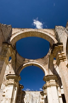 Images Dated 29th January 2008: Guatemala, Antigua. The Ruins of the Cathedral de Antigua. The Cathedral was almost