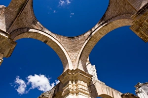 Images Dated 29th January 2008: Guatemala, Antigua. The Ruins of the Cathedral de Antigua. The Cathedral was almost