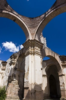 Images Dated 29th January 2008: Guatemala, Antigua. The Ruins of the Cathedral de Antigua. The Cathedral was almost