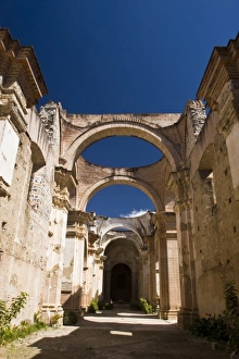 Images Dated 29th January 2008: Guatemala, Antigua. The Ruins of the Cathedral de Antigua. The Cathedral was almost