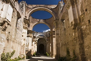 Images Dated 29th January 2008: Guatemala, Antigua. The Ruins of the Cathedral de Antigua. The Cathedral was almost
