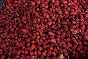 Images Dated 1st June 2006: Guatemala, Chichicastenango, folkloristic market, close up of dried chili peppers