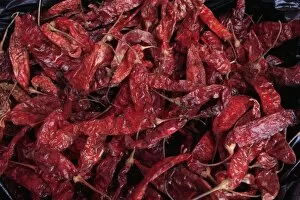 Images Dated 1st June 2006: Guatemala, Chichicastenango, folkloristic market, close up of dried chili peppers