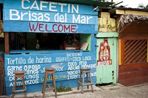 Images Dated 3rd November 2010: Guatemala, Livingston. Town on Lake Izabal (Lago de Izabal), Guatemala