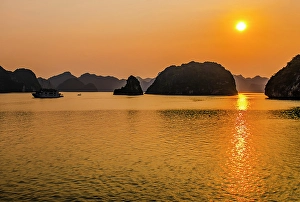 Vietnam Prints: Ha Long Bay, Vietnam