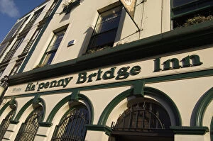 Ha Penny (Half Penny) Bridge Inn pub, Dublin