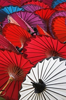 Images Dated 29th April 2008: Hand made decorative umbrellas, Bo Sang, near Chiang Mai, Thailand