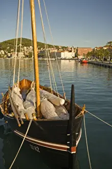 Images Dated 6th July 2007: Harbour area, Walking just outside Dioceltians Palace built as a grand retirement