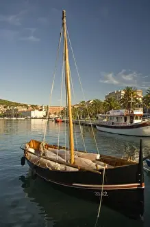 Images Dated 6th July 2007: Harbour area, Walking just outside Dioceltians Palace built as a grand retirement
