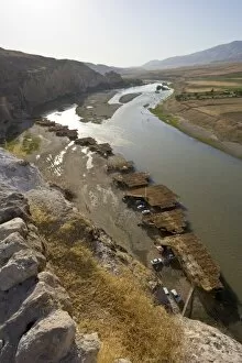 Images Dated 6th September 2006: Hasankeyf on the Tigris River, Batman, Turkey