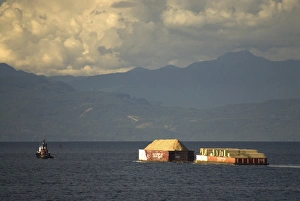 Images Dated 16th September 2006: Hauling Timber, Johnstone Strait, British Columbia, Canada, September 2006