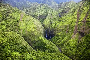 Images Dated 3rd February 2011: Hawaian Islands; USA; Hawaii; Kauai; Aerial Image of Waterfalls of Kaui