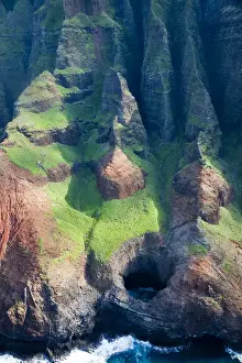 Images Dated 3rd February 2011: Hawaian Islands; USA; Hawaii; Kauai; Aerial of the Napali Coastline