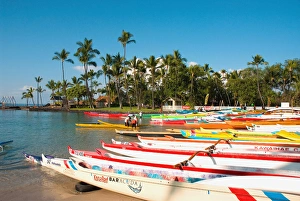 Images Dated 4th September 2011: Hawaii, Big Island, Kona-Kailua. Outrigger canoes in the cove at the King Kamehameha