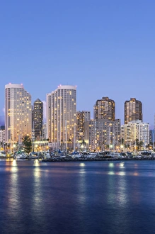 Images Dated 23rd March 2015: Hawaii, Honolulu, Twilight Waikiki Skyline