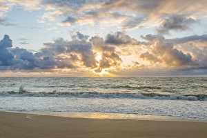 Images Dated 20th March 2015: Hawaii, Kauai, Kealia Beach Sunrise