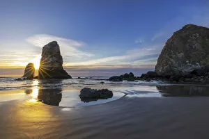 Images Dated 13th October 2021: Haystack Rock Pinnacles at low tide in Cannon Beach, Oregon, USA