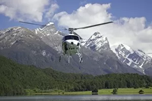 Images Dated 21st December 2007: Helicopter, Diamond Lake, Paradise, near Glenorchy, Queenstown Region, South Island